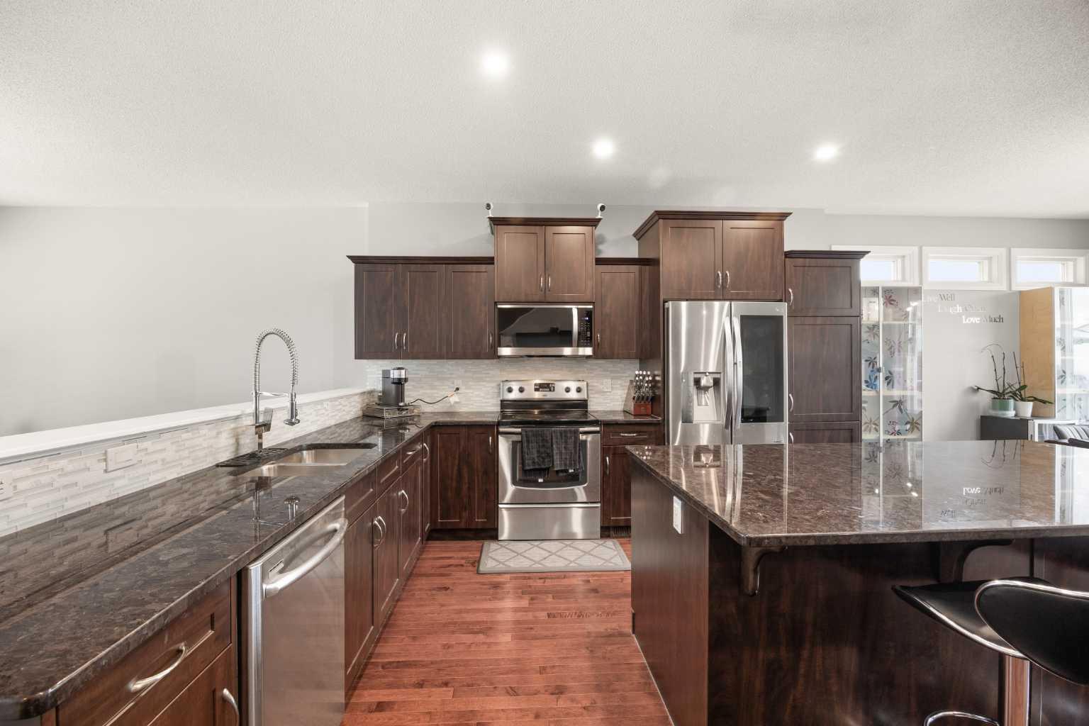 240 Evanspark Gardens NW