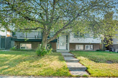 4764 Rundlewood Drive NE Calgary AB T1Y 2P1