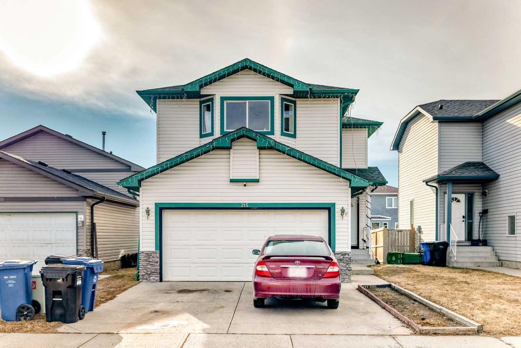 Photo of 215 Appleglen Park SE, Calgary, AB T2A 7V9 (MLS # A2286547)
