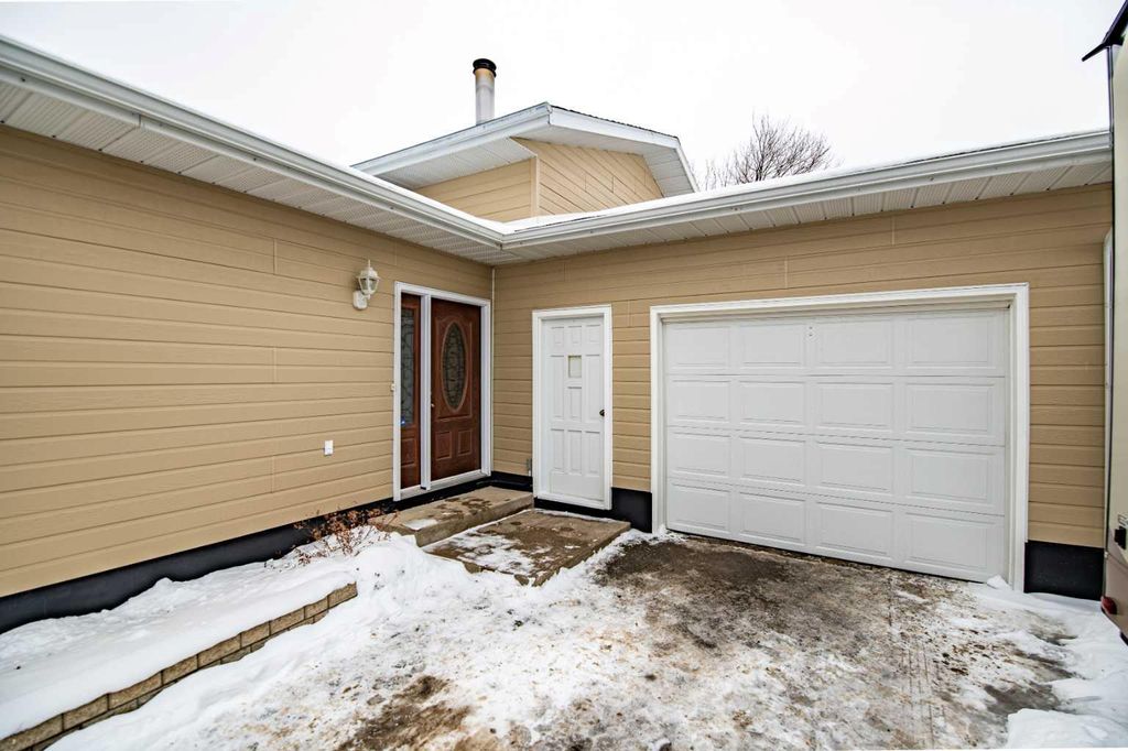 Photo of 5333 57 Avenue, Rocky Mountain House, AB T4T 1M7 (MLS # A2289765)