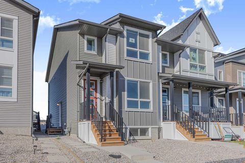 33 BELMONT Drive SW Calgary AB T2X 4Z6