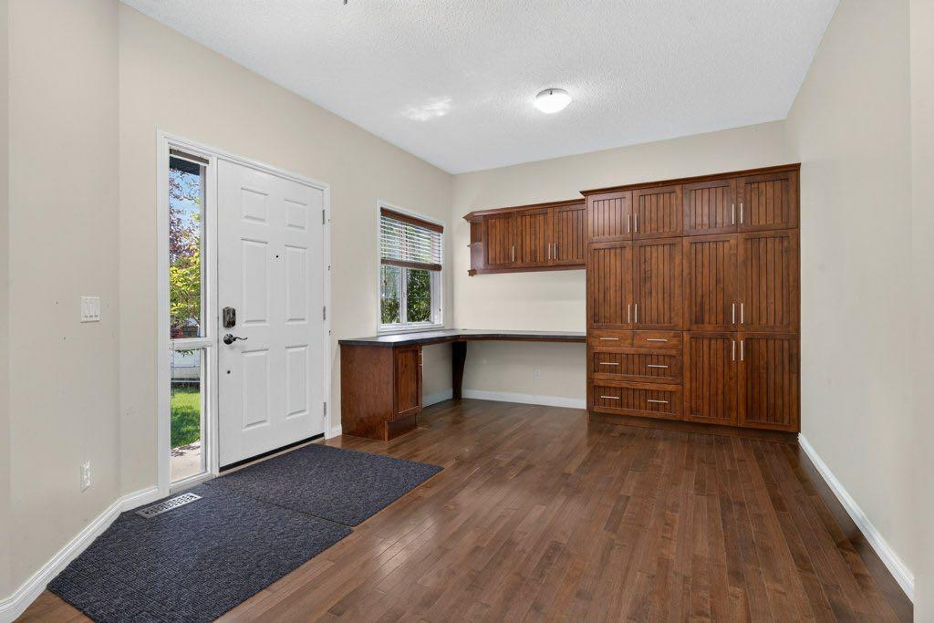 164 ASPENMERE Close