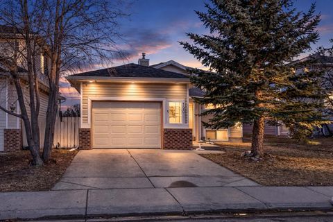 120 Creek Gardens Place NW Airdrie AB T4B 2P7
