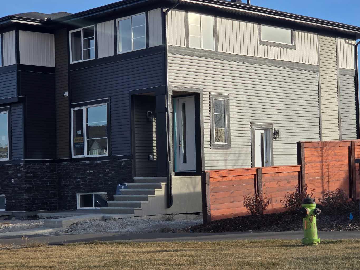 105 Cobbestone Gate SW