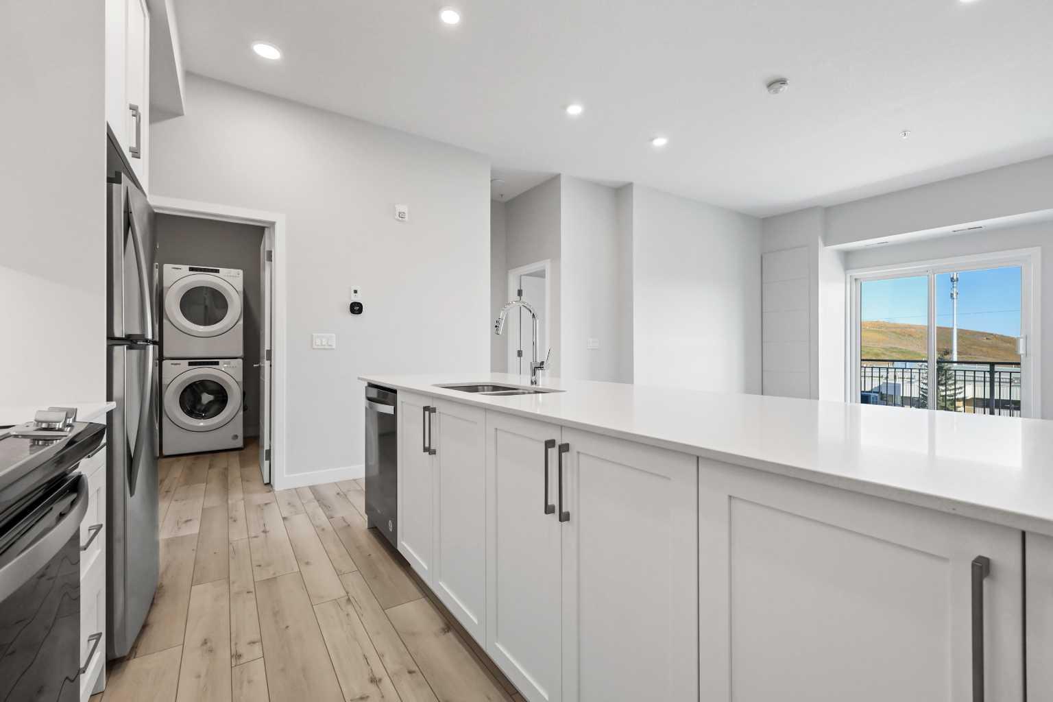 255 Les Jardins Park SE 408