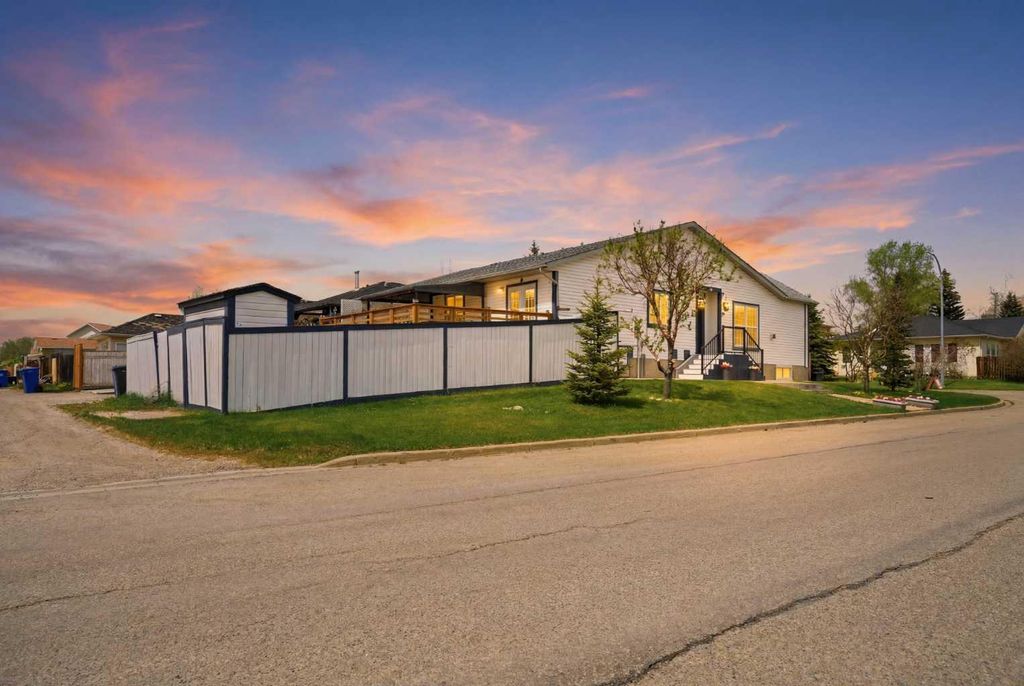 Photo of 55 Ross Place, Crossfield, AB T0M 0S0 (MLS # A2311826)