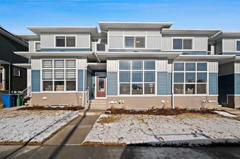 2210 Bayview Drive SW Airdrie AB T4B 5N4