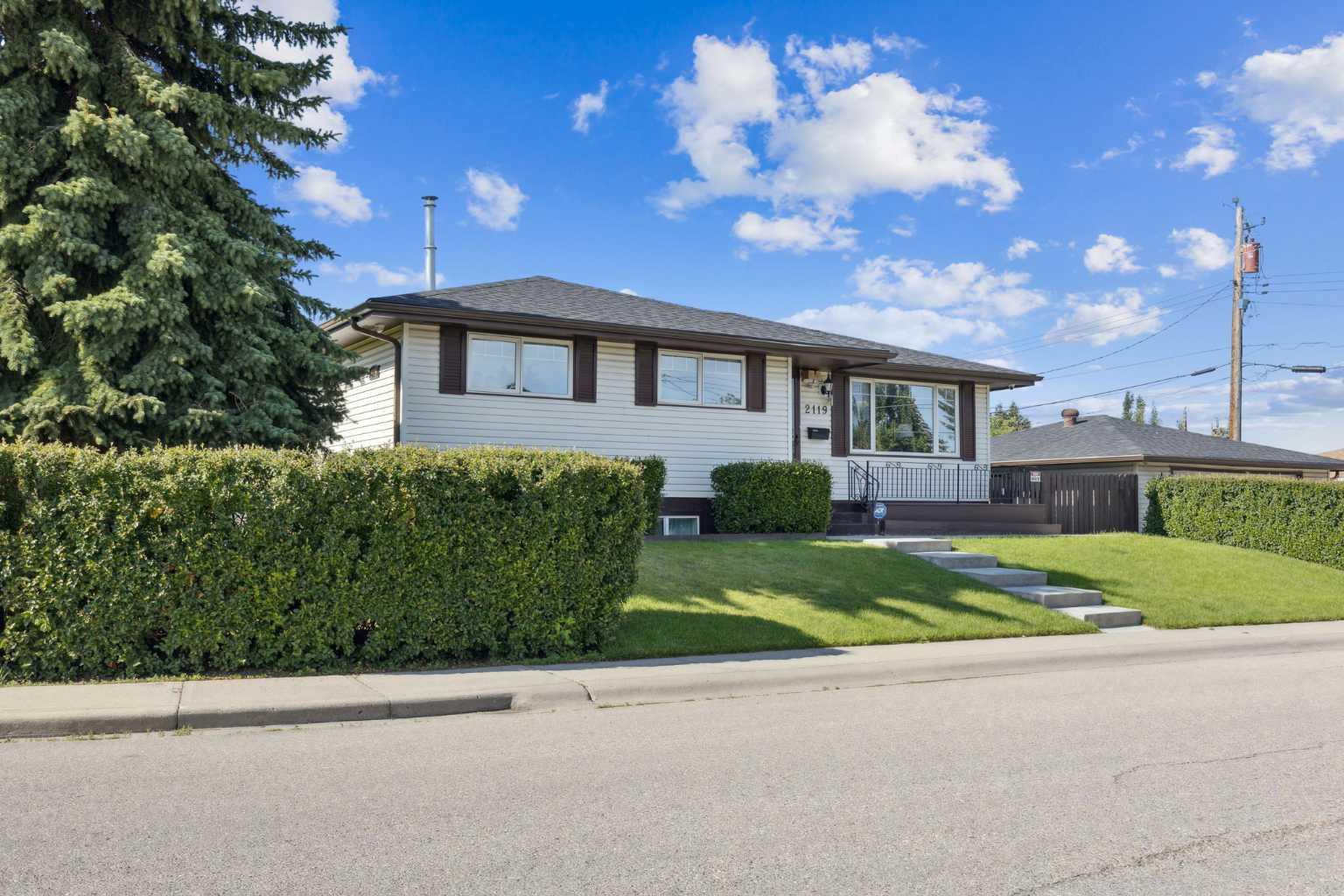 2119 Vista Crescent NE