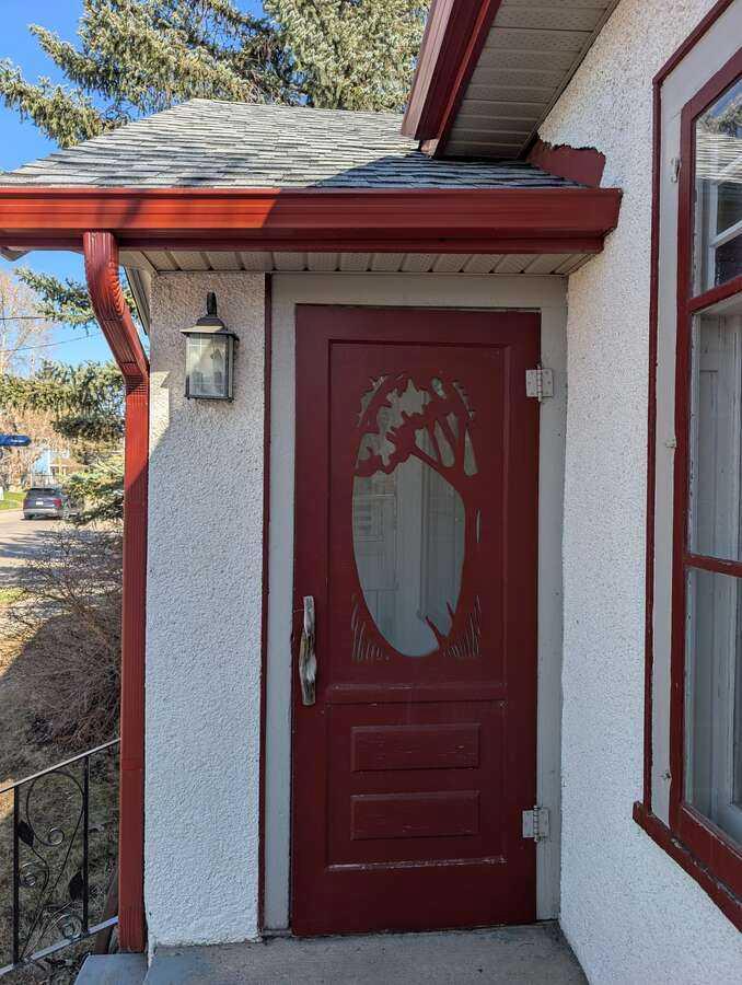 53 Elma Street W