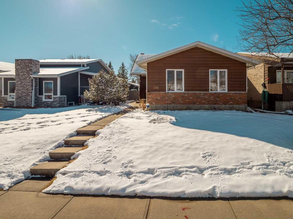 Photo of 210 Jerry Potts Boulevard W, Lethbridge, AB T1K 6H1 (MLS # A2291548)