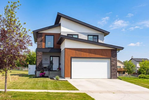 Photo of 5925 Panorama Drive, Blackfalds, AB T4M 0N9 (MLS # A2332184)