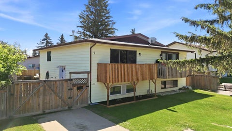 Photo of 9 Griffiths Avenue, Red Deer, AB T4P 2K6 (MLS # A2324256)