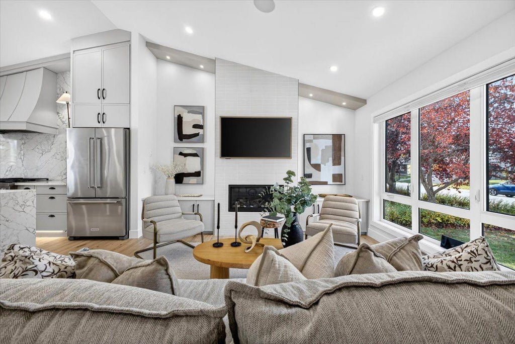 Photo of 60 Governor Drive SW, Calgary, AB T3E 4Y9 (MLS # A2351980)