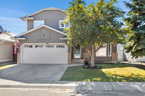 Photo of 1375 Sunvista Way SE, Calgary, AB T2X 3G5 (MLS # A2260177) Photo of 1375 Sunvista Way SE, Calgary, AB T2X 3G5 (MLS # A2260177)