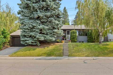 Photo of 30 Gateway Drive SW, Calgary, AB T3E 4J7 (MLS # A2335825)