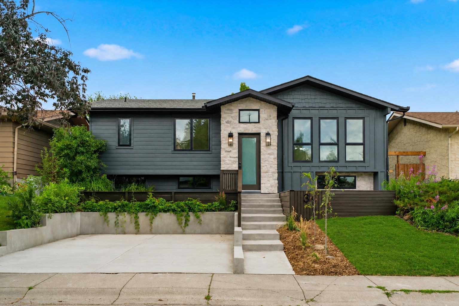 31 Midvalley Road SE