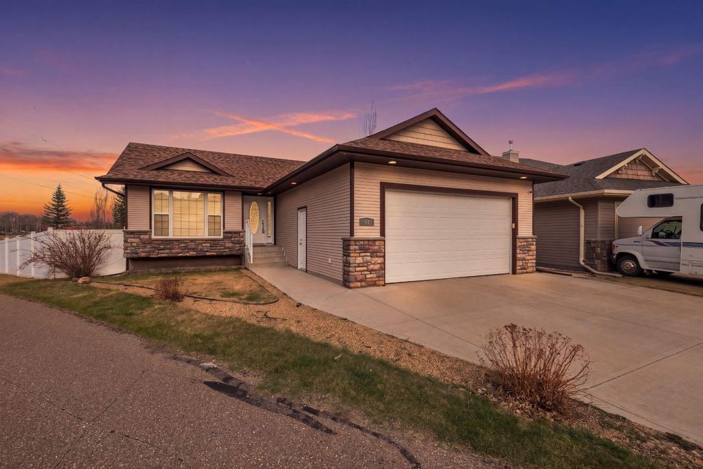 Photo of 64 ISBISTER Close, Red Deer, AB T4R 0B9 (MLS # A2308863)