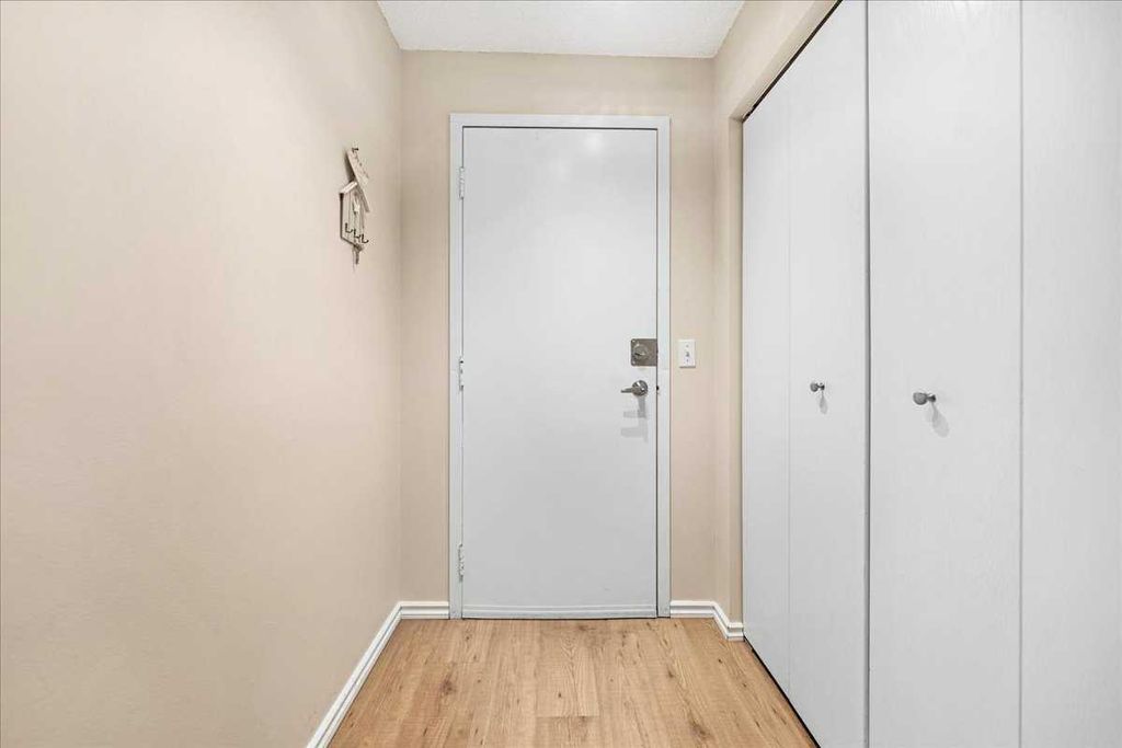 Photo of 630 57 Avenue SW #206, Calgary, AB T2V 0H4 (MLS # A2289204)