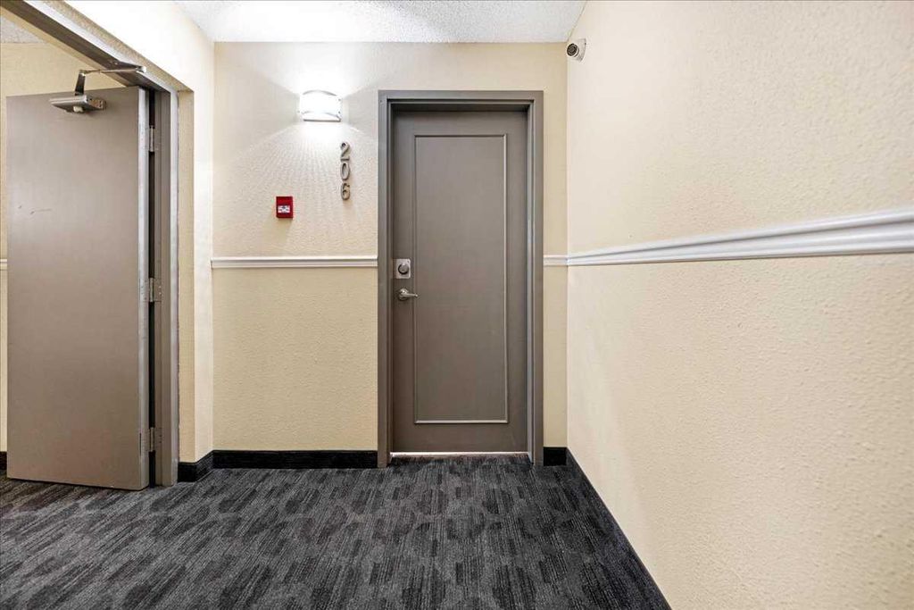 Photo of 630 57 Avenue SW #206, Calgary, AB T2V 0H4 (MLS # A2289204)