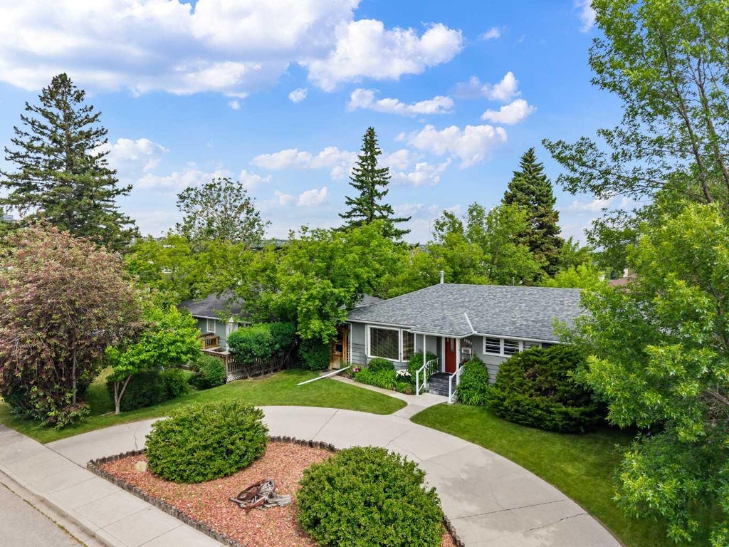 Photo of 1908 Green Ridge Road SW, Calgary, AB T3E 4B1 (MLS # A2324821)