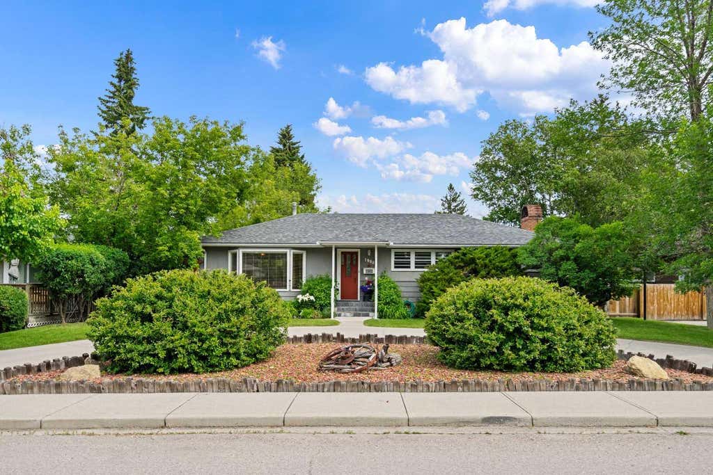 Photo of 1908 Green Ridge Road SW, Calgary, AB T3E 4B1 (MLS # A2324821)
