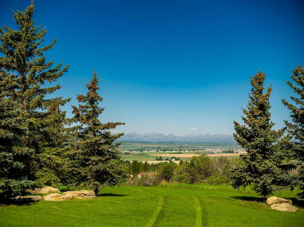 Photo of 57 Uplands Ridge SW, Rural Rocky View County, AB T3Z 3N5 (MLS # A2308624)