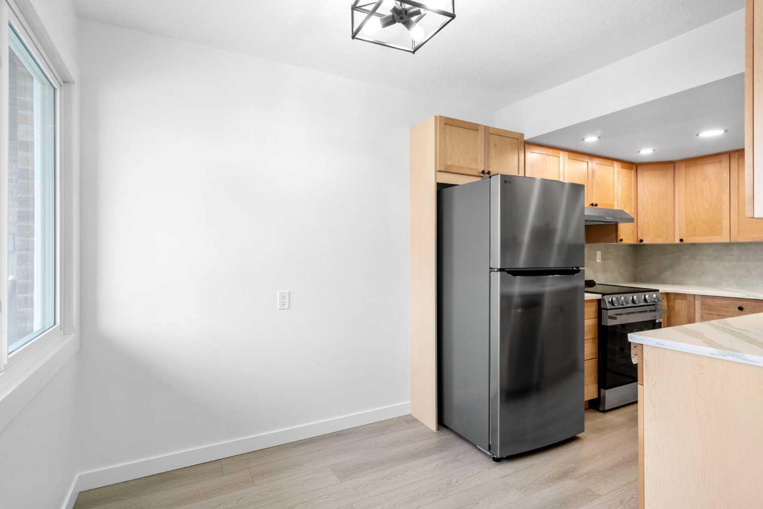 1055 72 Avenue NW 10