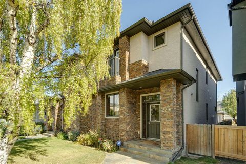 2216 31 Street SW Calgary AB T3E 2N4