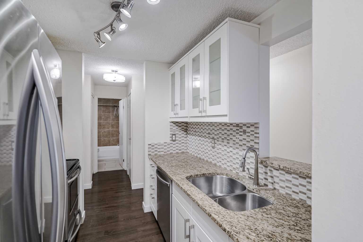 130 25 Avenue SW 208
