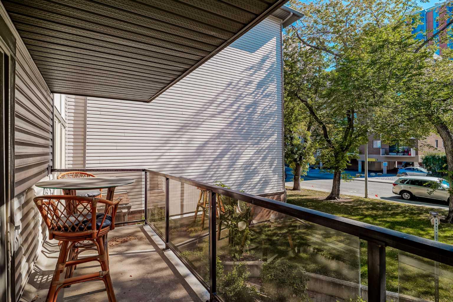 130 25 Avenue SW 208