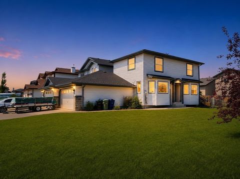 Photo of 16 Canoe Close SW, Airdrie, AB T4B 2N3 (MLS # A2329834)