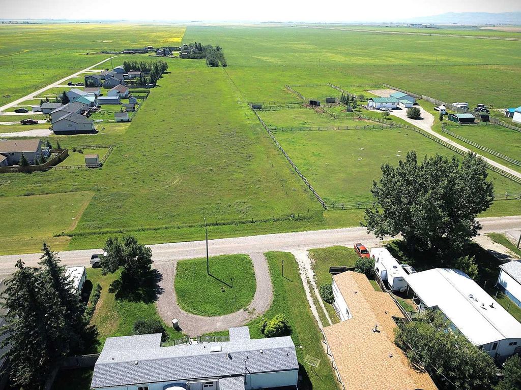 Photo of 320 Minto St, Granum, AB T0L 1A0 (MLS # A2309584)