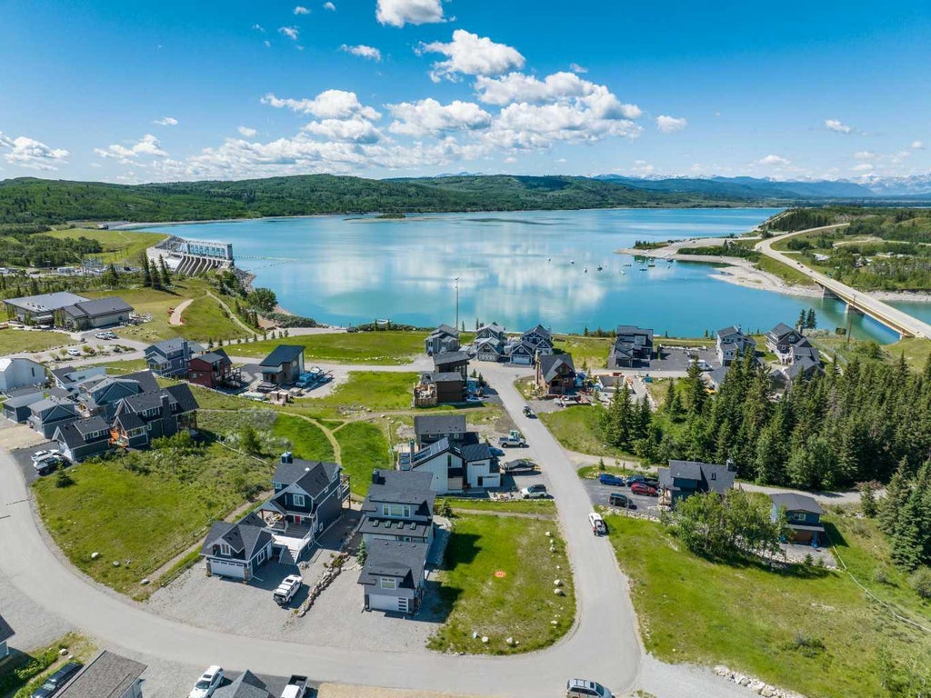 Photo of 423 Cottageclub Cove, Rural Rocky View County, AB T4C 1B1 (MLS # A2327289)