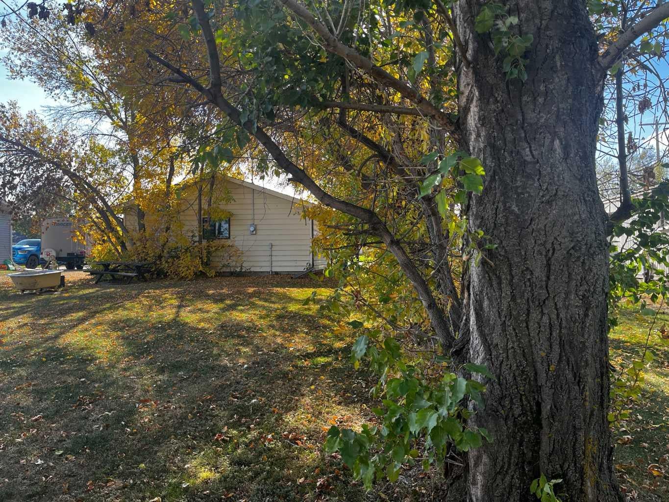 236 2 Avenue W