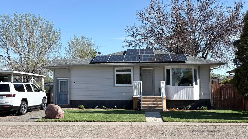 Photo of 208 3rd Avenue E, Bow Island, AB T0K 0G0 (MLS # A2312507)