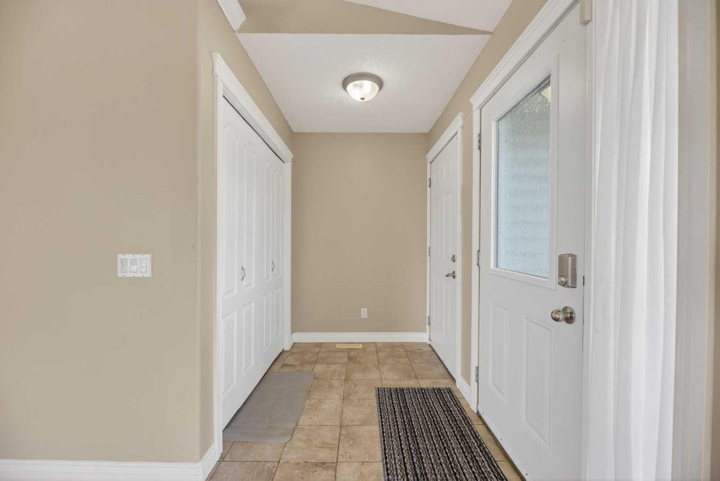 Photo of 31 Valarosa Drive, Didsbury, AB T0M 0W0 (MLS # A2283565)