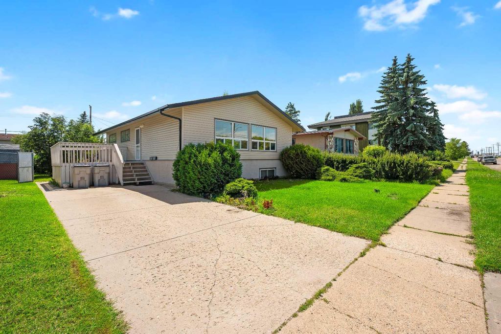 Photo of 5607 43 Street, Lloydminster, AB T9V 0A5 (MLS # A2329745)