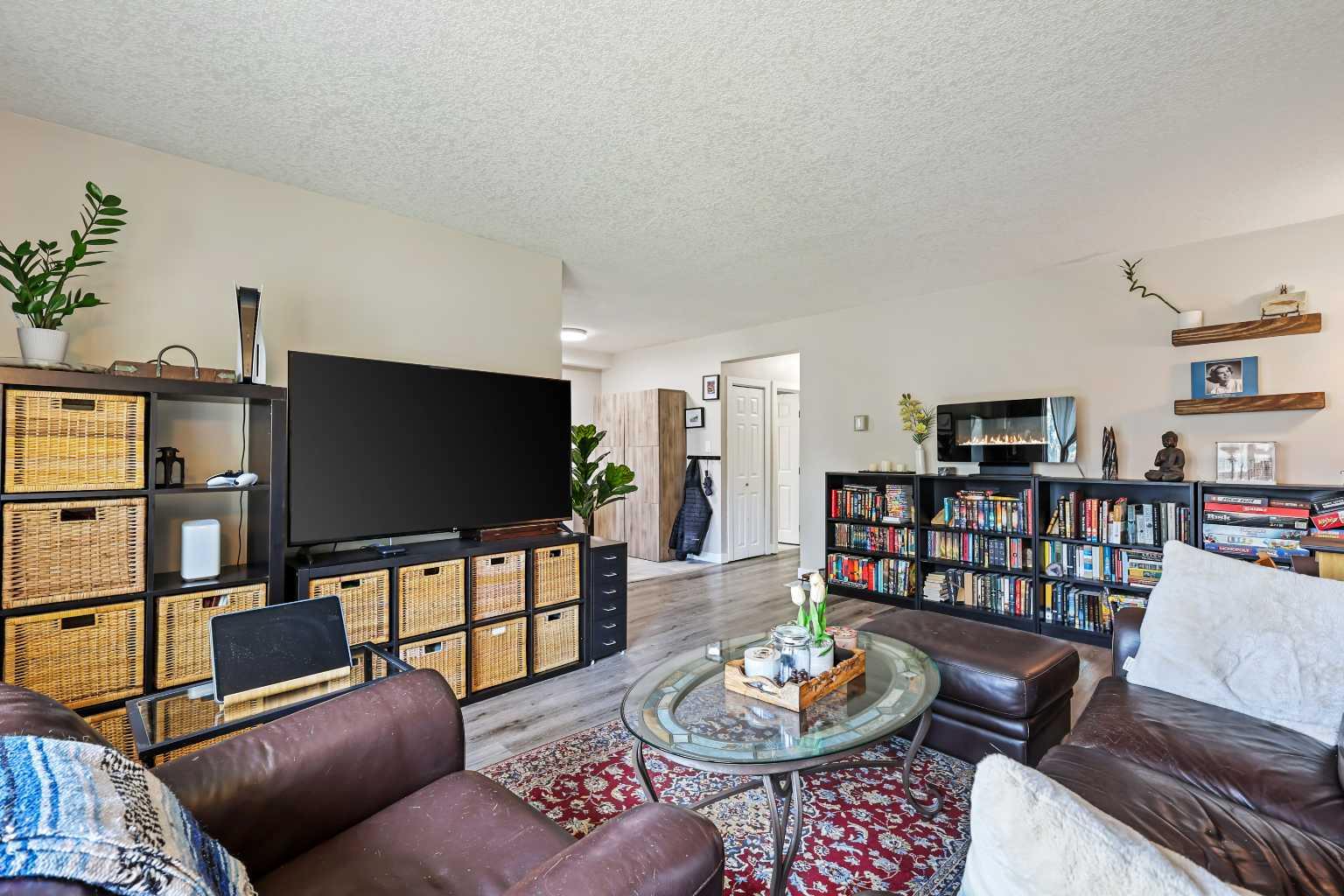 8239 Elbow Drive SW 226