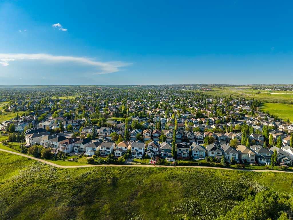 126 Tuscany Ravine Close NW