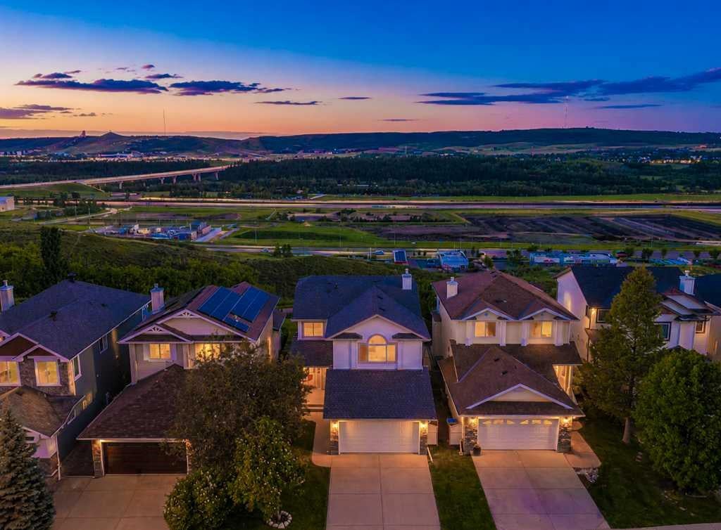 126 Tuscany Ravine Close NW