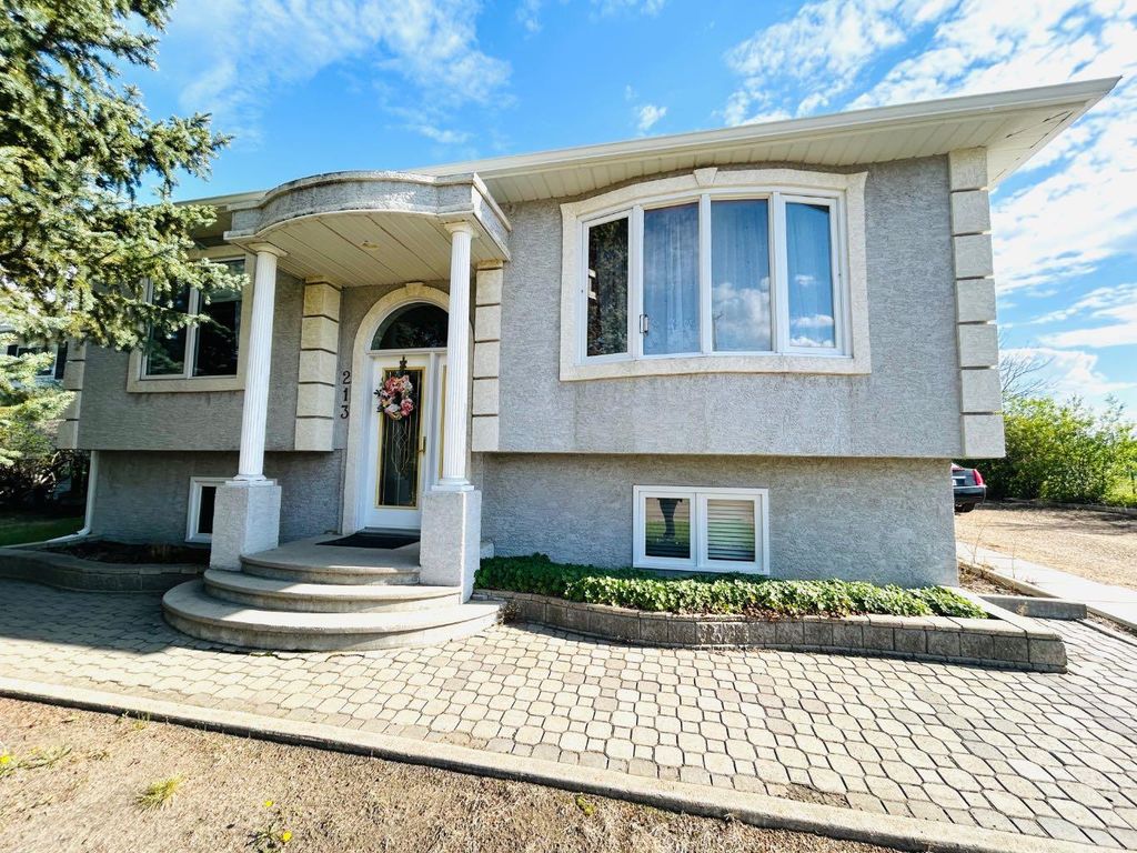 Photo of 213 5 Avenue E, Oyen, AB T0J 2J0 (MLS # A2287979)