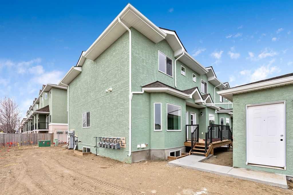 Photo of 401 Strathcona Circle, Strathmore, AB T1P 0B1 (MLS # A2304200)