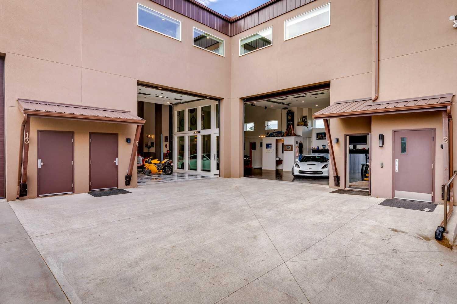 306046 17 Street E 5