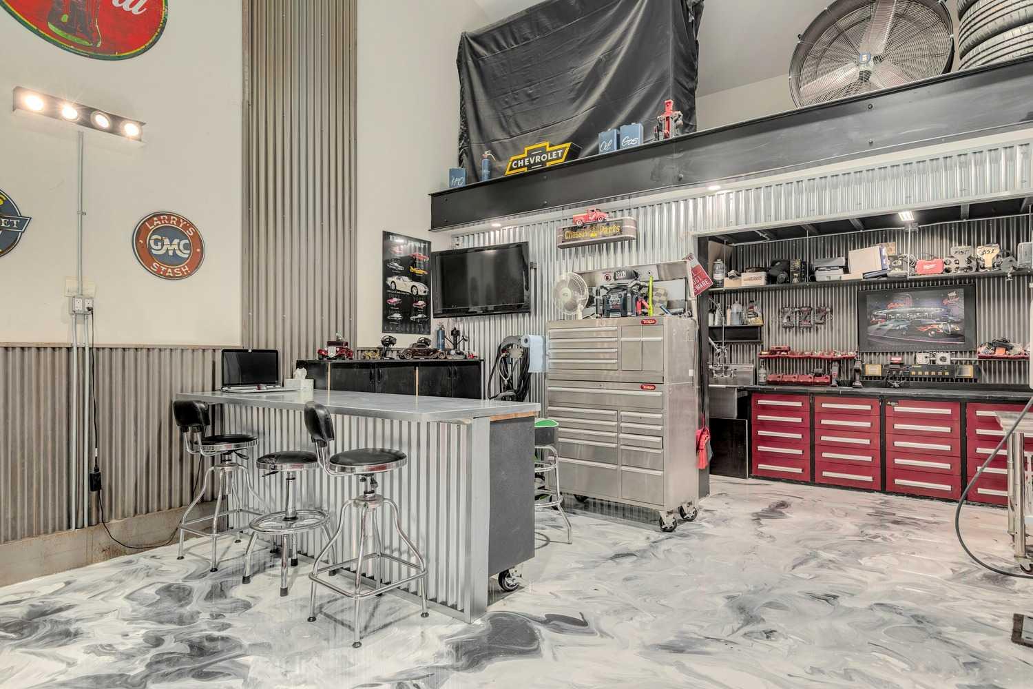 306046 17 Street E 5