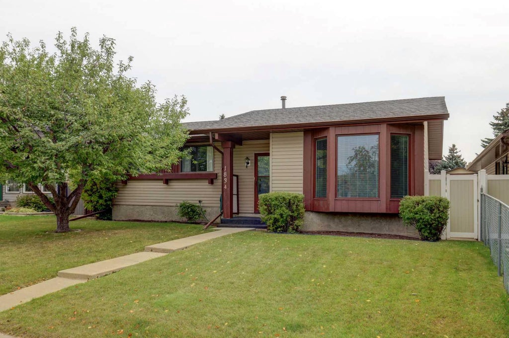 Photo of 1834 Summerfield Boulevard SE, Airdrie, AB T4B 1V3 (MLS # A2347952)
