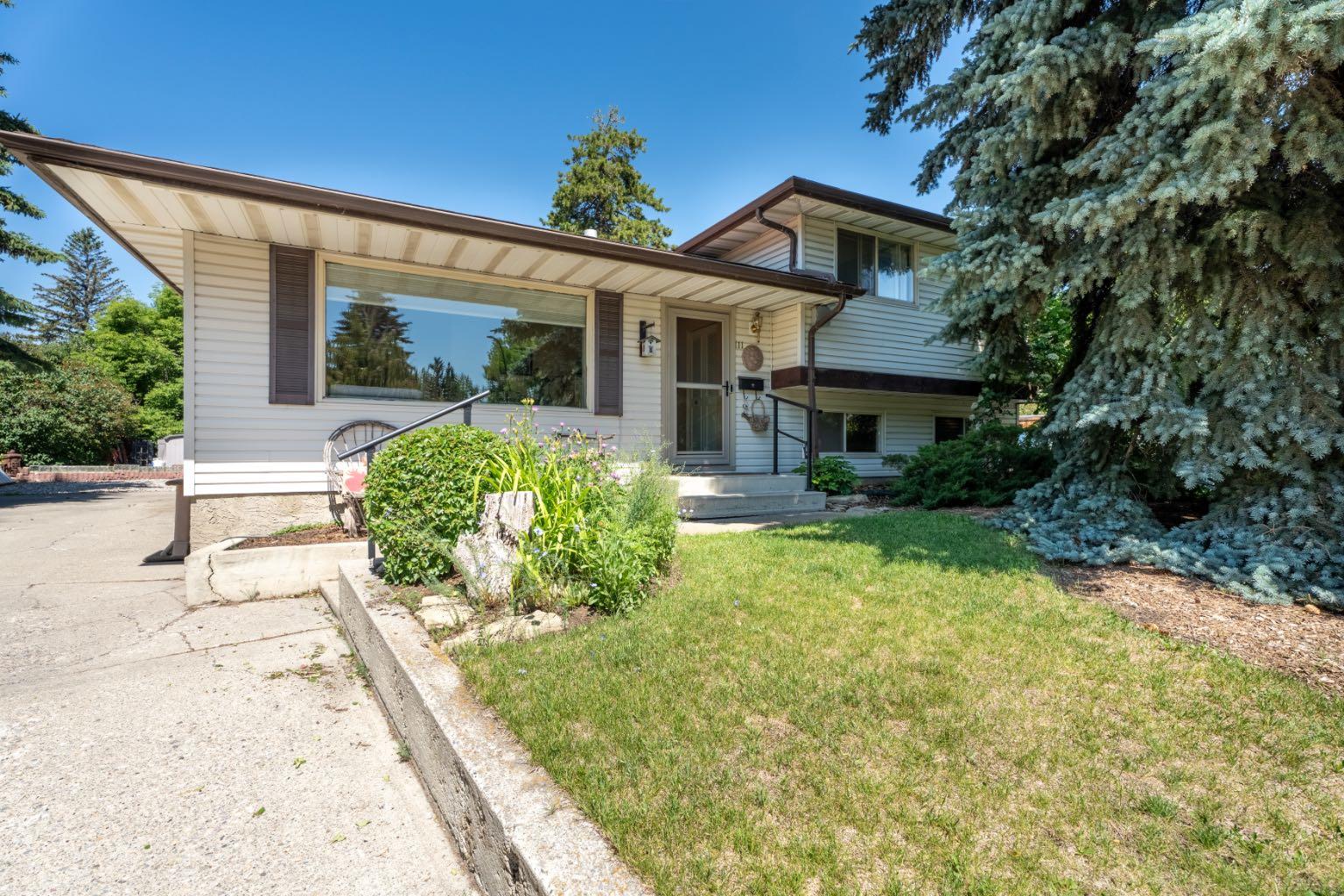 111 Lynnbrook Bay SE