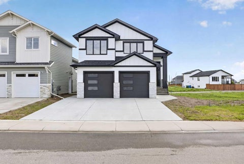 Photo of 680 Sixmile Crescent S, Lethbridge, AB T1K 8G3 (MLS # A2320729)