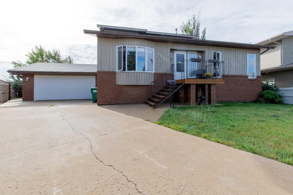 Photo of 2223 42 Street S, Lethbridge, AB T1K 4Y8 (MLS # A2344055)
