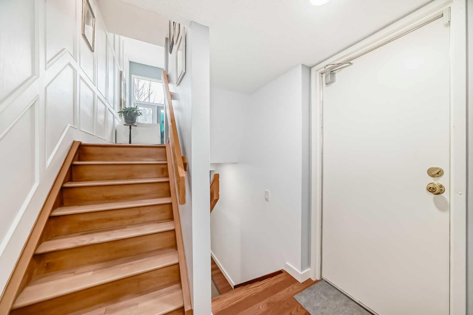 340 Point Mckay Gardens NW