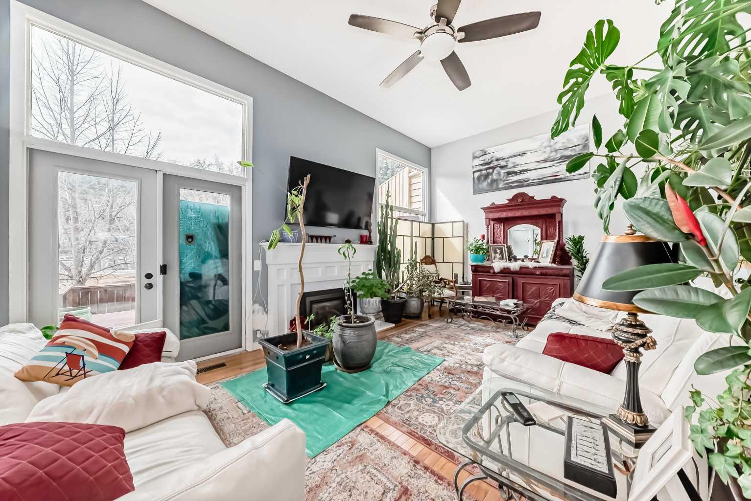 340 Point Mckay Gardens NW